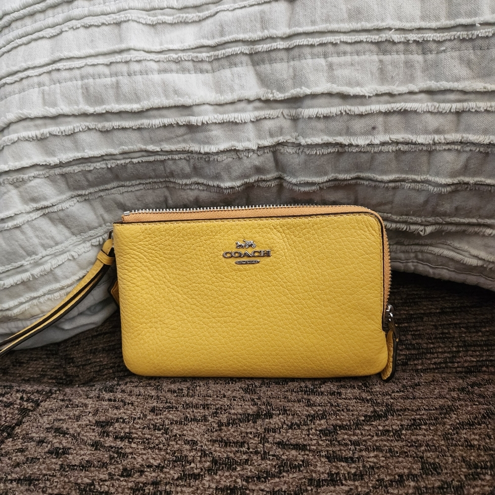 Coach Double Corner Zip Wristlet